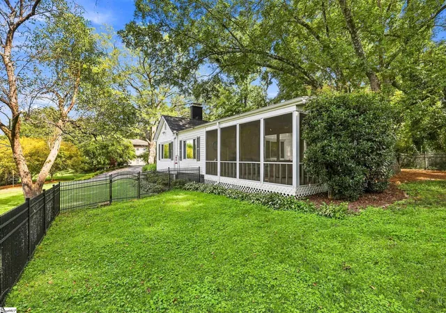 Photo 3 of Sale Pending at 501 N B St, Easley, SC 29640 | MLS# 1602063 | Listing updated on 2026-09-09