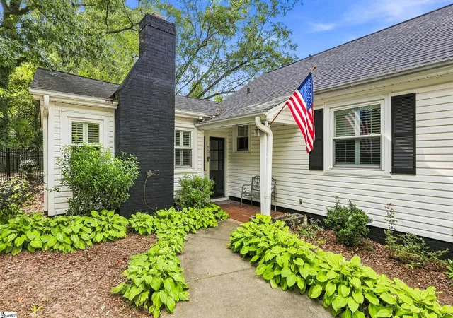 Photo 4 of Sale Pending at 501 N B St, Easley, SC 29640 | MLS# 1602063 | Listing updated on 2026-09-09