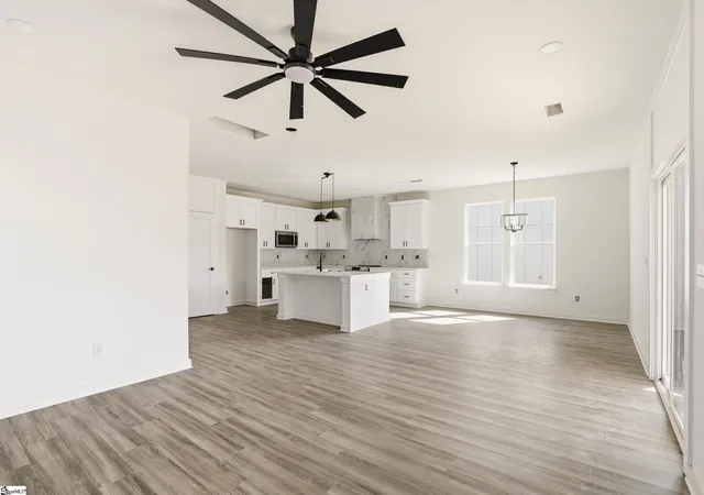 Photo 3 of Single family home for sale at 182 Buncombe St, Woodruff, SC 29388 | MLS# 1584474 | Listing updated on 2026-08-30