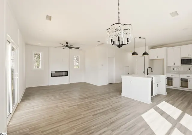 Photo 3 of Single family home for sale at 182 Buncombe St, Woodruff, SC 29388 | MLS# 1584474 | Listing updated on 2026-08-30