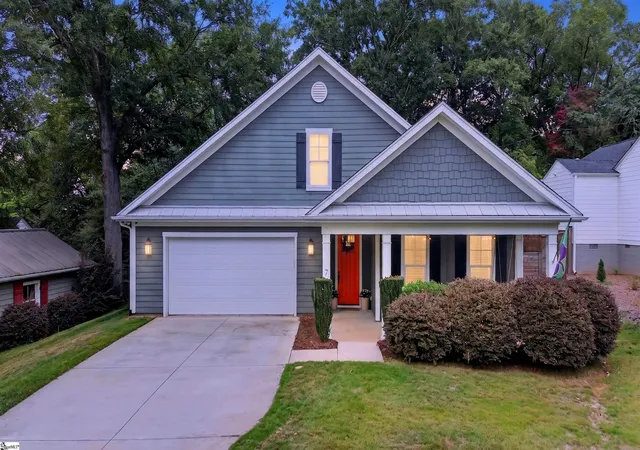 Photo 1 of Single family home for sale at 7 Tyler St, Greenville, SC 29605 | MLS# 1598058 | Listing updated on 2026-09-02