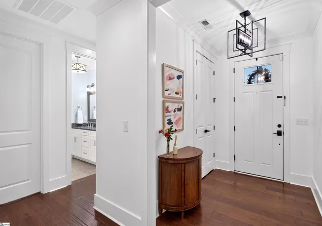 Photo 3 of Single family home for sale at 7 Tyler St, Greenville, SC 29605 | MLS# 1598058 | Listing updated on 2026-09-02