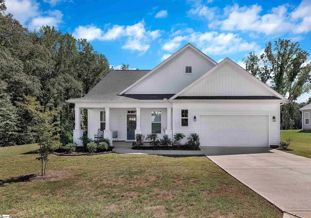 Photo 1 of Single family home for sale at 715 Oak Hill Ln, Belton, SC 29627 | MLS# 1583582 | Listing updated on 2026-08-26