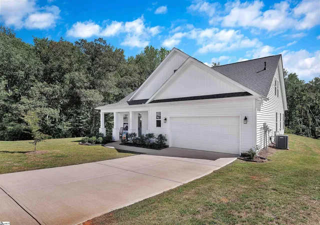 Photo 3 of Single family home for sale at 715 Oak Hill Ln, Belton, SC 29627 | MLS# 1583582 | Listing updated on 2026-08-26