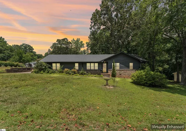 Photo 2 of Single family home for sale at 15 Weehawken Cir, Taylors, SC 29687 | MLS# 1597098 | Listing updated on 2026-09-19