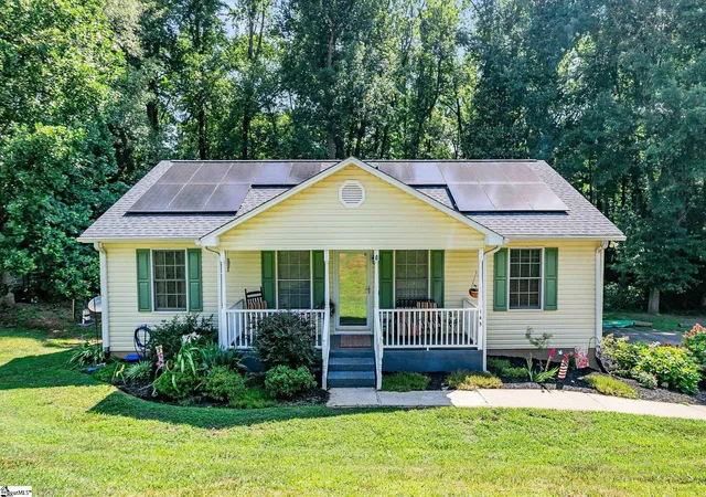 Photo 2 of Single family home for sale at 145 Austin Pl Dr, Boiling Springs, SC 29316 | MLS# 1596669 | Listing updated on 2026-10-07