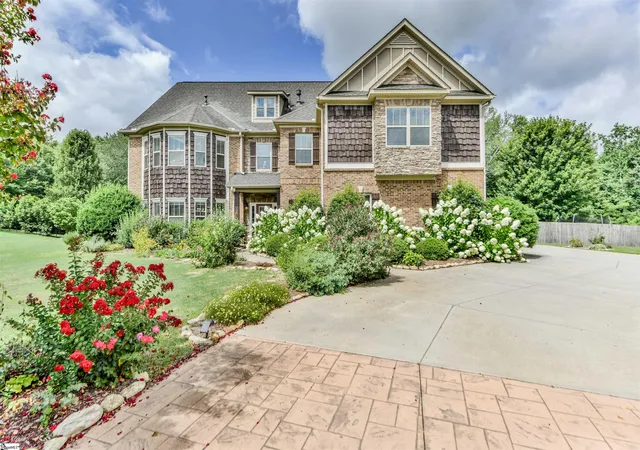Single family home for sale at 19 Bellagio Wy, Greer, SC 29651 | MLS# 1598851
