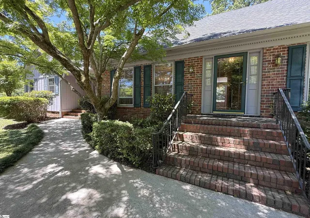 2nd image of 610 S Adair St, Clinton, SC 29325 | MLS# 1592030