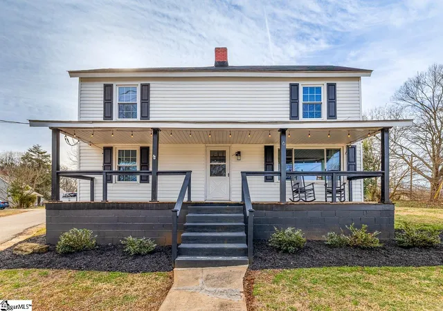 Single family home for sale at 6 S Main St, Startex, SC 29377 | MLS# 1583028