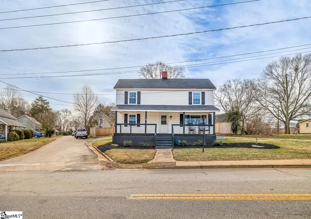 Photo 2 of Single family home for sale at 6 S Main St, Startex, SC 29377 | MLS# 1583028 | Listing updated on 2026-04-09