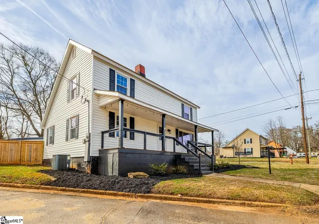 Photo 3 of Single family home for sale at 6 S Main St, Startex, SC 29377 | MLS# 1583028 | Listing updated on 2026-04-09