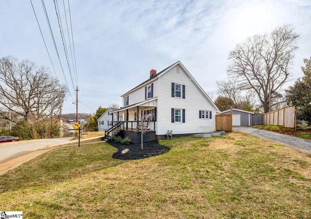Photo 4 of Single family home for sale at 6 S Main St, Startex, SC 29377 | MLS# 1583028 | Listing updated on 2026-04-09