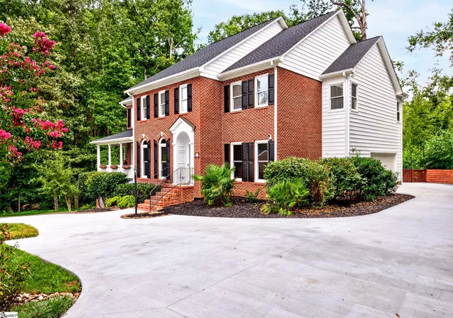 Photo 2 of Single family home for sale at 11 Holly Tr, Simpsonville, SC 29681 | MLS# 1602321 | Listing updated on 2026-08-31