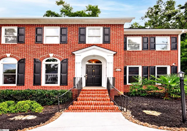 Photo 3 of Single family home for sale at 11 Holly Tr, Simpsonville, SC 29681 | MLS# 1602321 | Listing updated on 2026-08-31