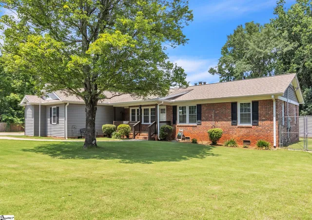 Photo 3 of Single family home for sale at 312 Pine Knoll Dr, Greenville, SC 29609 | MLS# 1562823 | Listing updated on 2025-11-20