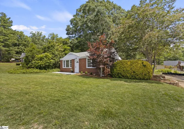 Photo 1 of Single family home for sale at 1902 Old Parker Rd, Greenville, SC 29609 | MLS# 1595960 | Listing updated on 2026-08-24