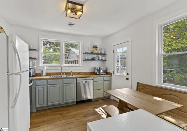 Photo 3 of Single family home for sale at 1902 Old Parker Rd, Greenville, SC 29609 | MLS# 1595960 | Listing updated on 2026-08-24