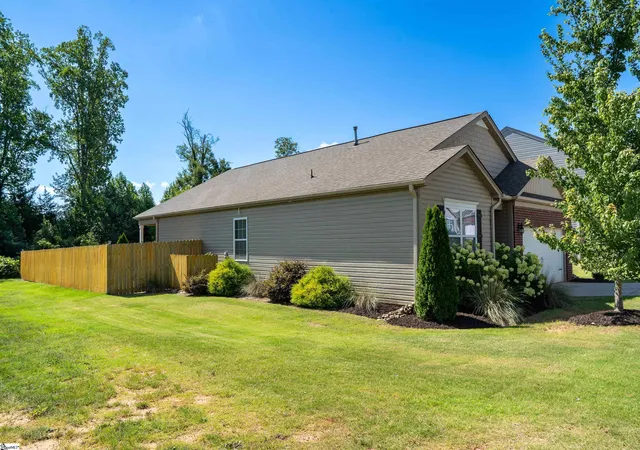 Photo 2 of Single family home for sale at 554 Friar Park Ln, Lyman, SC 29365 | MLS# 1598549 | Listing updated on 2026-07-23
