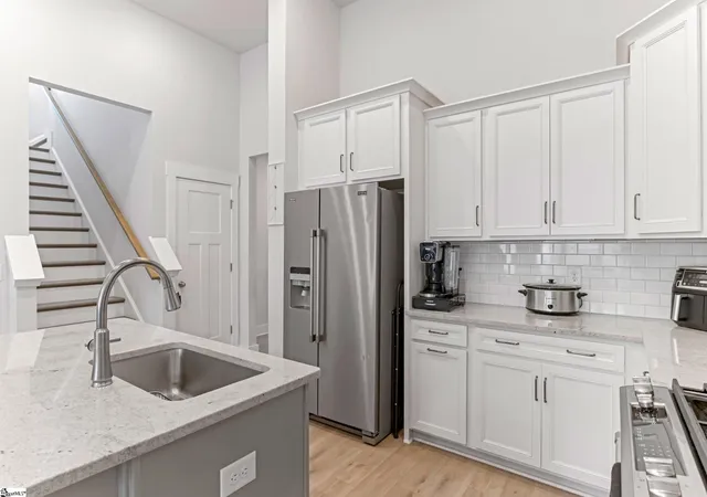 Photo 2 of Townhouse for sale at 221 Woodhouse Wy, Greenville, SC 29605 | MLS# 1598139 | Listing updated on 2026-09-18