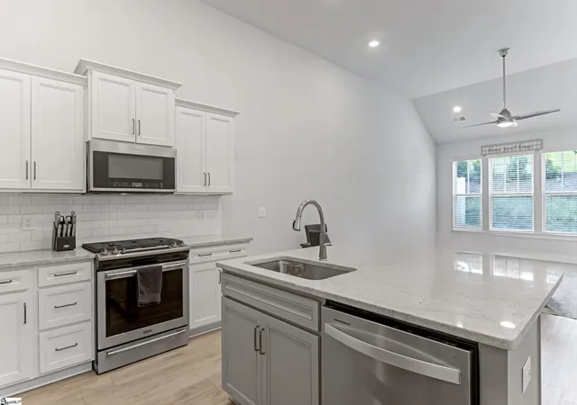 Photo 4 of Townhouse for sale at 221 Woodhouse Wy, Greenville, SC 29605 | MLS# 1598139 | Listing updated on 2026-09-18
