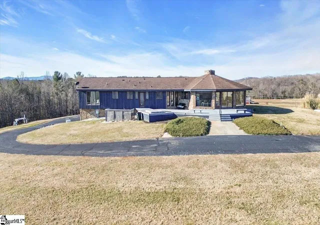 Photo 3 of Sale Pending at 10 Lindsey Bridge Rd, Taylors, SC 29687 | MLS# 1548076 | Listing updated on 2026-05-05