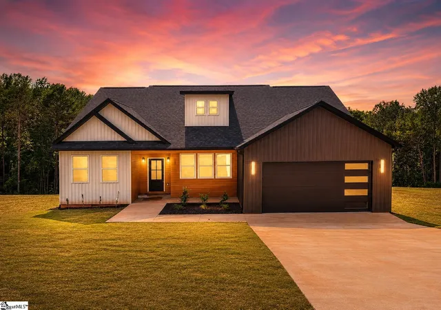 Photo 1 of Single family home for sale at 500 Skyline Dr, Campobello, SC 29322 | MLS# 1601419 | Listing updated on 2026-09-04