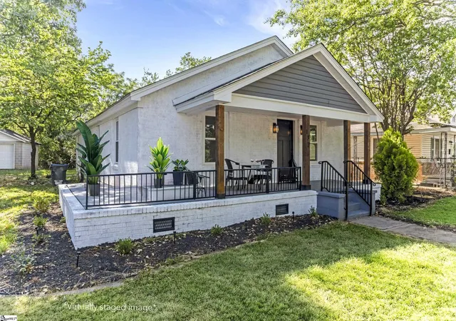 Photo 3 of Single family home for sale at 137 Forest St, Greer, SC 29650 | MLS# 1590949 | Listing updated on 2026-08-28