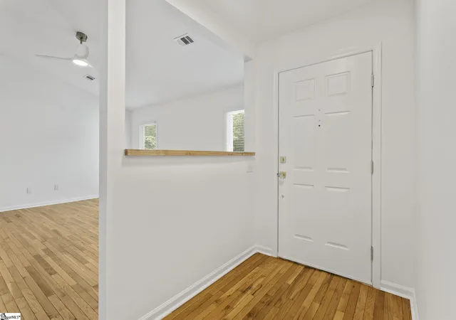Photo 2 of Single family home for sale at 401 Belcross Dr, Simpsonville, SC 29681 | MLS# 1590986 | Listing updated on 2026-08-10