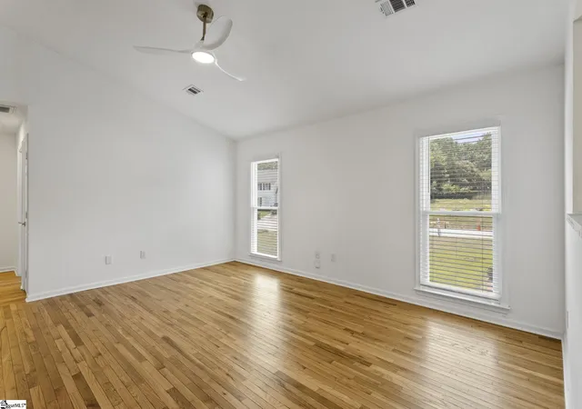 Photo 3 of Single family home for sale at 401 Belcross Dr, Simpsonville, SC 29681 | MLS# 1590986 | Listing updated on 2026-08-10