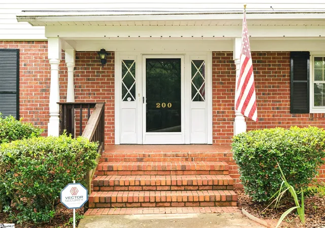 2nd image of 200 Sherwood Dr, Laurens, SC 29360 | MLS# 1600162