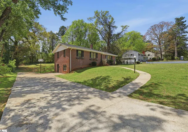Photo 2 of Single family home for sale at 49 Foxhall Rd, Greenville, SC 29605 | MLS# 1601438 | Listing updated on 2026-09-15