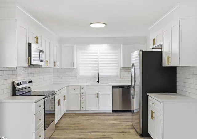 Photo 4 of Single family home for sale at 49 Foxhall Rd, Greenville, SC 29605 | MLS# 1601438 | Listing updated on 2026-09-15