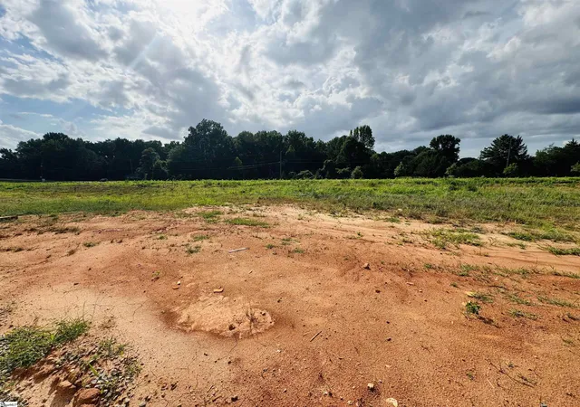 Photo 3 of Sale Pending at 202 Autumn Ash Wy, Simpsonville, SC 29681 | MLS# 1581919 | Listing updated on 2026-09-04