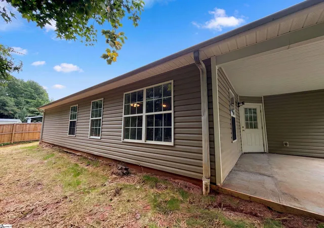 Photo 4 of Single family home for sale at 122 Catterick Wy, Fountain Inn, SC 29644 | MLS# 1602340 | Listing updated on 2026-08-31