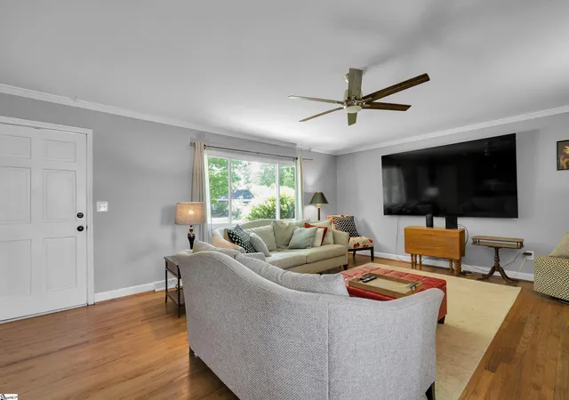 Photo 3 of Single family home for sale at 6 Greenfield Ct, Greenville, SC 29615 | MLS# 1591850 | Listing updated on 2026-05-23