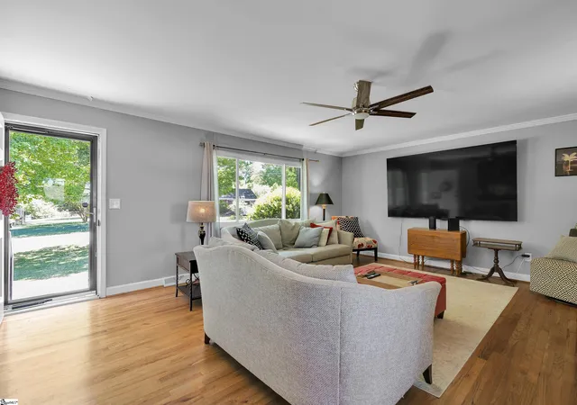 Photo 4 of Single family home for sale at 6 Greenfield Ct, Greenville, SC 29615 | MLS# 1591850 | Listing updated on 2026-05-23