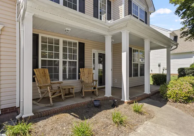 Photo 2 of Single family home for sale at 16 Smokehouse Dr, Simpsonville, SC 29681 | MLS# 1601319 | Listing updated on 2026-09-04
