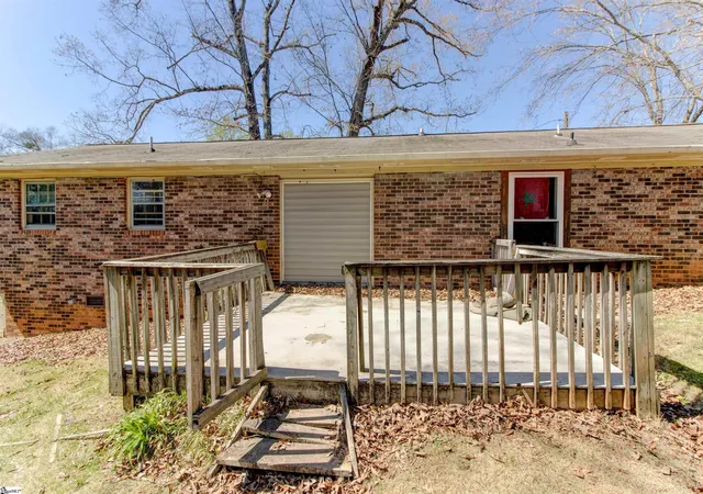 Photo 3 of Multi family home for sale at 301 Oaklane Dr, Easley, SC 29642 | MLS# 1601900 | Listing updated on 2026-08-30