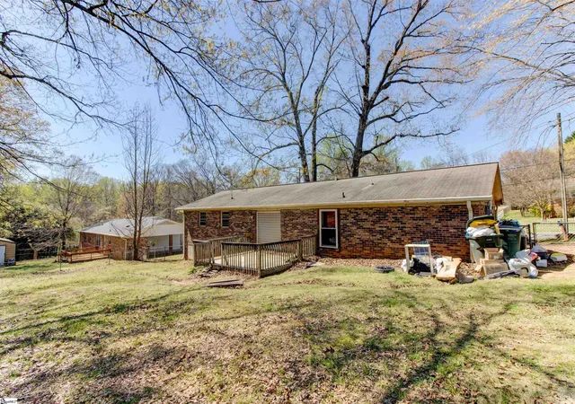 Photo 3 of House for sale at 301 Oaklane Dr, Easley, SC 29642 | MLS# 1601900 | Listing updated on 2026-08-30