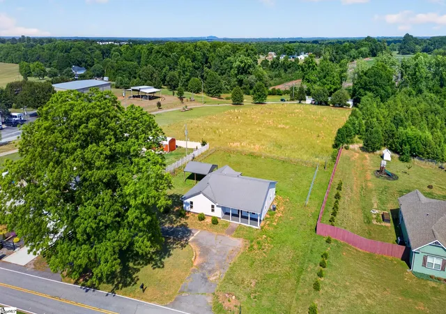 Photo 1 of Single family home for sale at 583 Berry Rd, Boiling Springs, SC 29316 | MLS# 1587751 | Listing updated on 2026-08-31