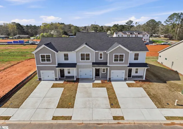 Homes for sale in Greenwood, SC | 303 Lilac Loop, Greenwood, SC 29646 | MLS# 1596712
