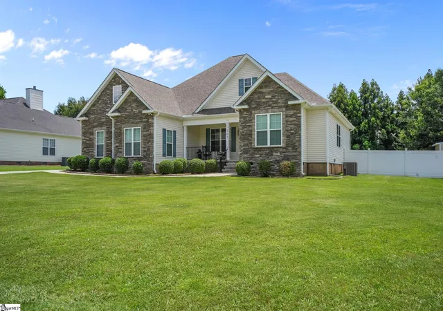 Homes for sale in Greenwood, SC | 107 Folly Bend Dr, Greenwood, SC 29649 | MLS# 1596320