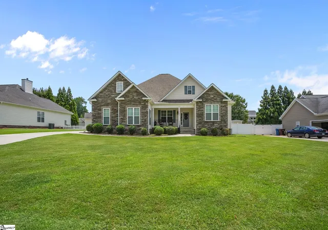 Homes for sale in Greenwood, SC | 107 Folly Bend Dr, Greenwood, SC 29649 | MLS# 1596320