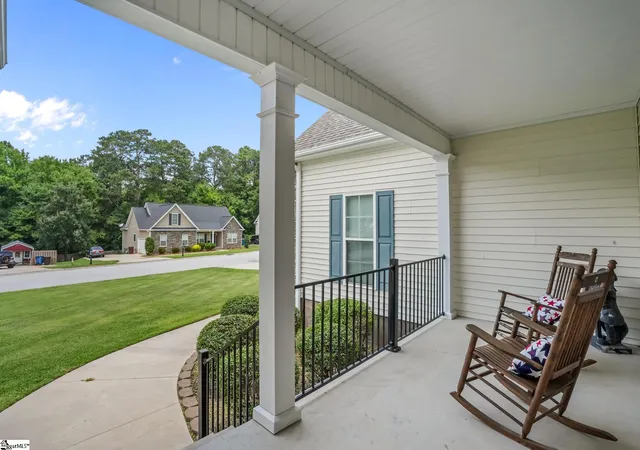 Homes for sale in Greenwood, SC | 107 Folly Bend Dr, Greenwood, SC 29649 | MLS# 1596320