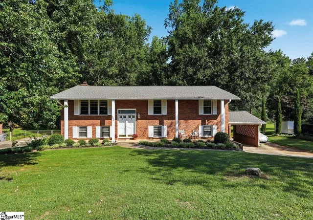 Photo 1 of Single family home for sale at 200 Eastcliffe Wy, Greenville, SC 29611 | MLS# 1599379 | Listing updated on 2026-07-31