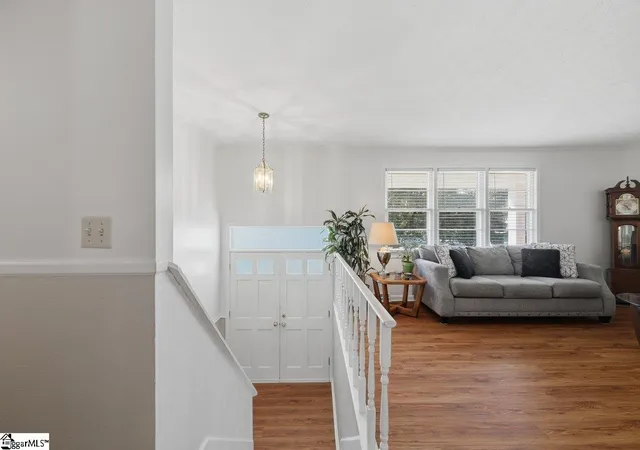 Photo 4 of Single family home for sale at 200 Eastcliffe Wy, Greenville, SC 29611 | MLS# 1599379 | Listing updated on 2026-07-31