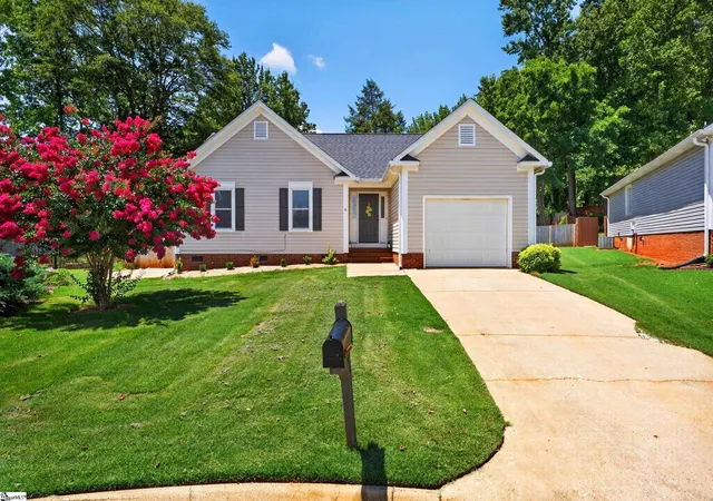 Photo 1 of Single family home for sale at 6 Mountain Trace Ct, Greenville, SC 29609 | MLS# 1598095 | Listing updated on 2026-09-10