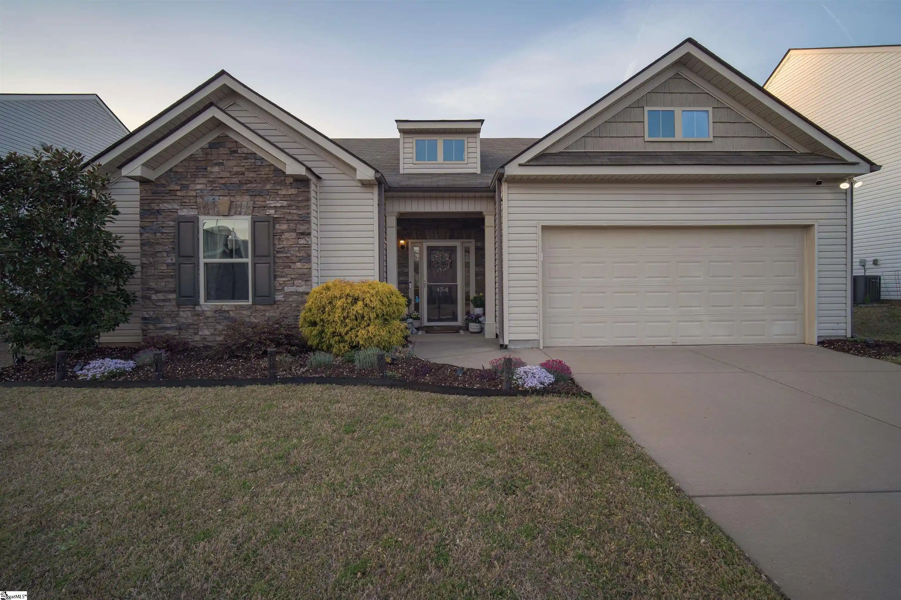 454 Wolfbend Rd, Woodruff, SC 29388 | MLS# 1586790 | Houzeo