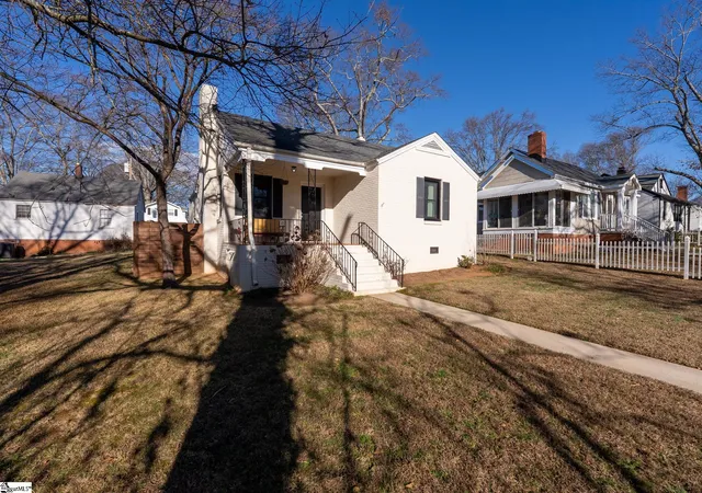 Photo 1 of Single family home for sale at 324 Grove Rd, Greenville, SC 29605 | MLS# 1579957 | Listing updated on 2026-08-21