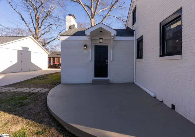 Photo 3 of Single family home for sale at 324 Grove Rd, Greenville, SC 29605 | MLS# 1579957 | Listing updated on 2026-08-21